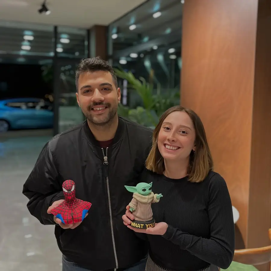 Social Grounds misafiri atölyede yaptığı eseriyle